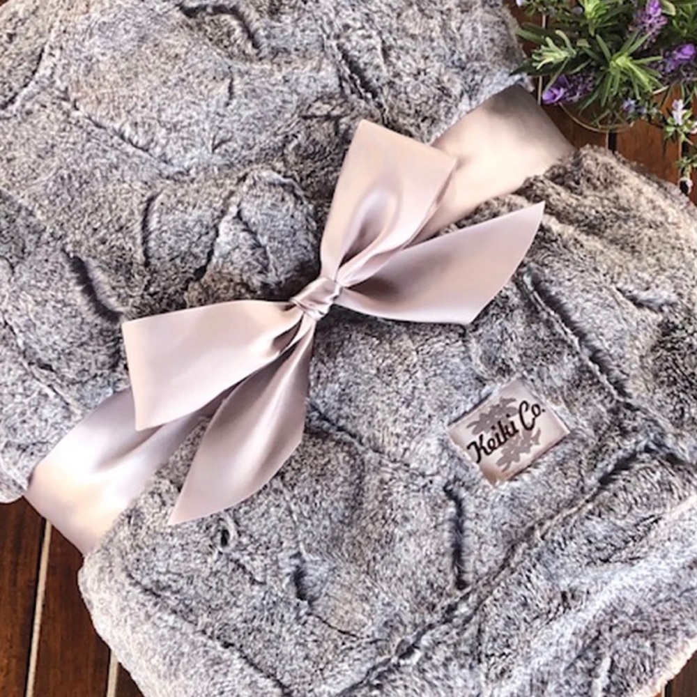 KEIKI CO. Luxury Throw 💖 NWT